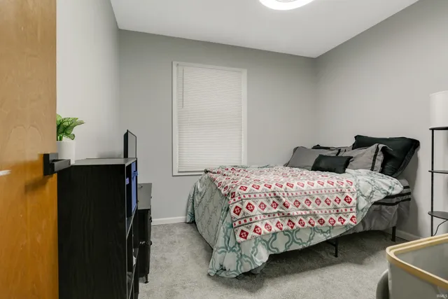 $260,000 | 10100 Hillview Drive, Evansville, IN 47720