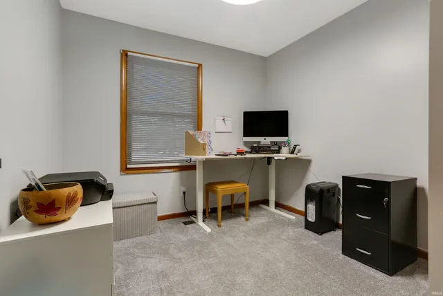 $260,000 | 10100 Hillview Drive, Evansville, IN 47720