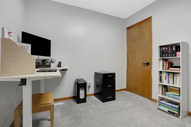 $260,000 | 10100 Hillview Drive, Evansville, IN 47720