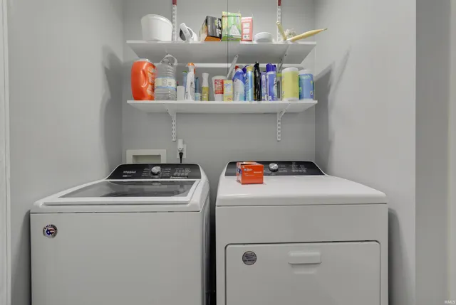 $260,000 | 10100 Hillview Drive, Evansville, IN 47720