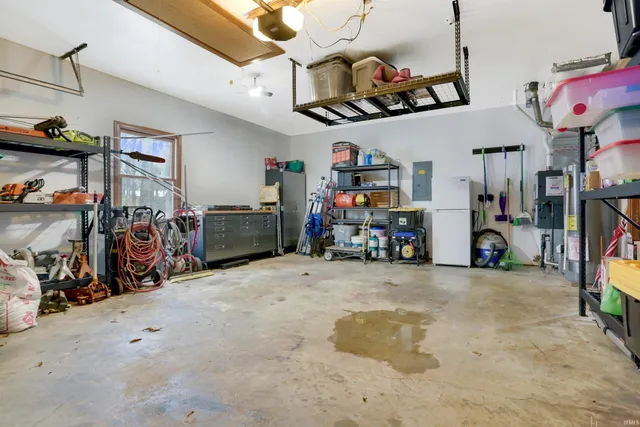 $260,000 | 10100 Hillview Drive, Evansville, IN 47720