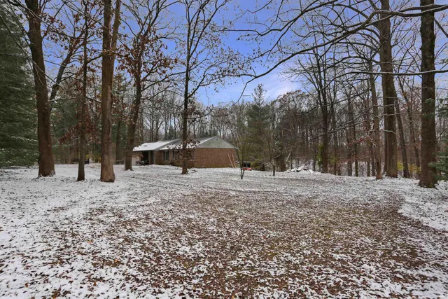 $260,000 | 10100 Hillview Drive, Evansville, IN 47720