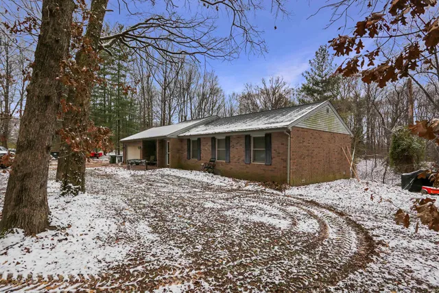 $260,000 | 10100 Hillview Drive, Evansville, IN 47720