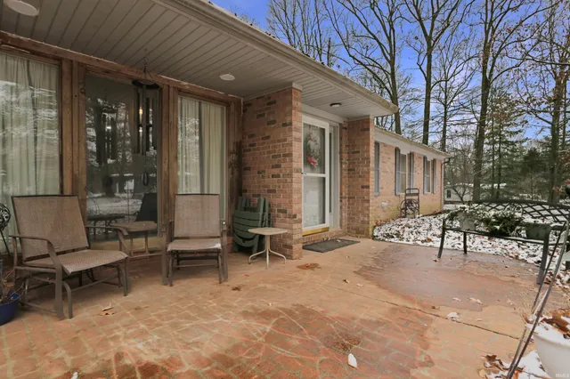 $260,000 | 10100 Hillview Drive, Evansville, IN 47720