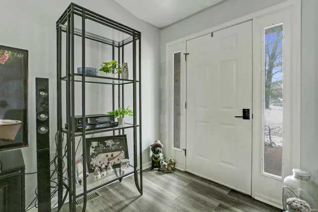 $260,000 | 10100 Hillview Drive, Evansville, IN 47720