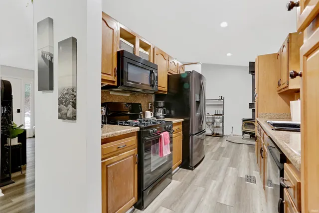 $260,000 | 10100 Hillview Drive, Evansville, IN 47720