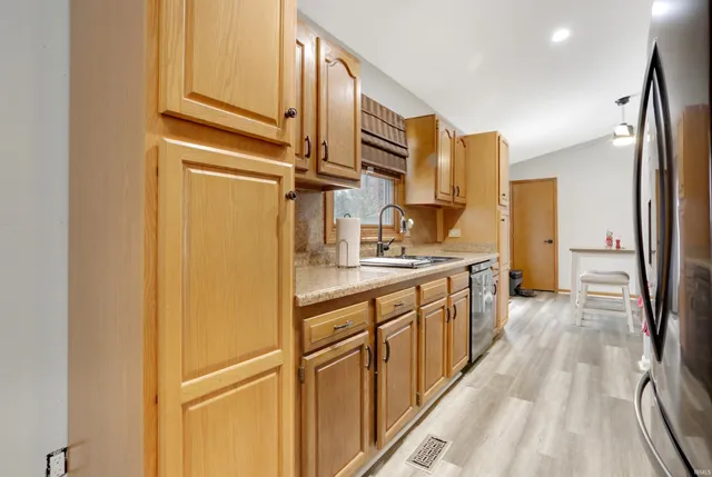 $260,000 | 10100 Hillview Drive, Evansville, IN 47720