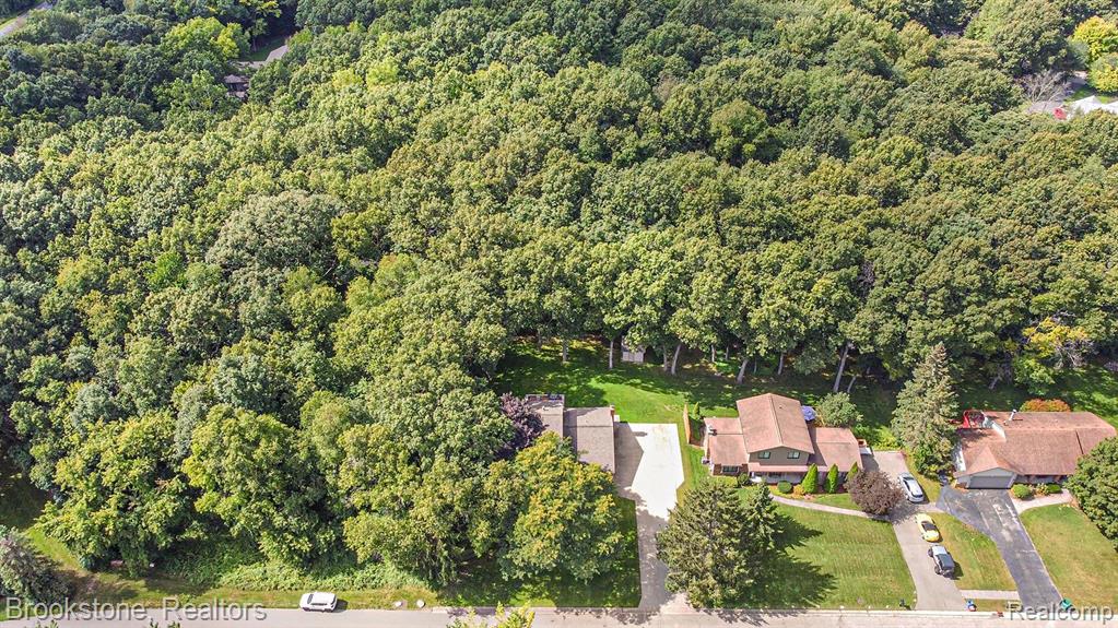 9509 Klais Road Clarkston, MI 48348 - Photo 4 of 32