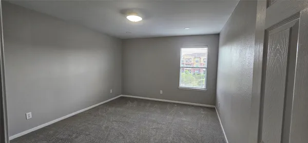 a view of empty room with window