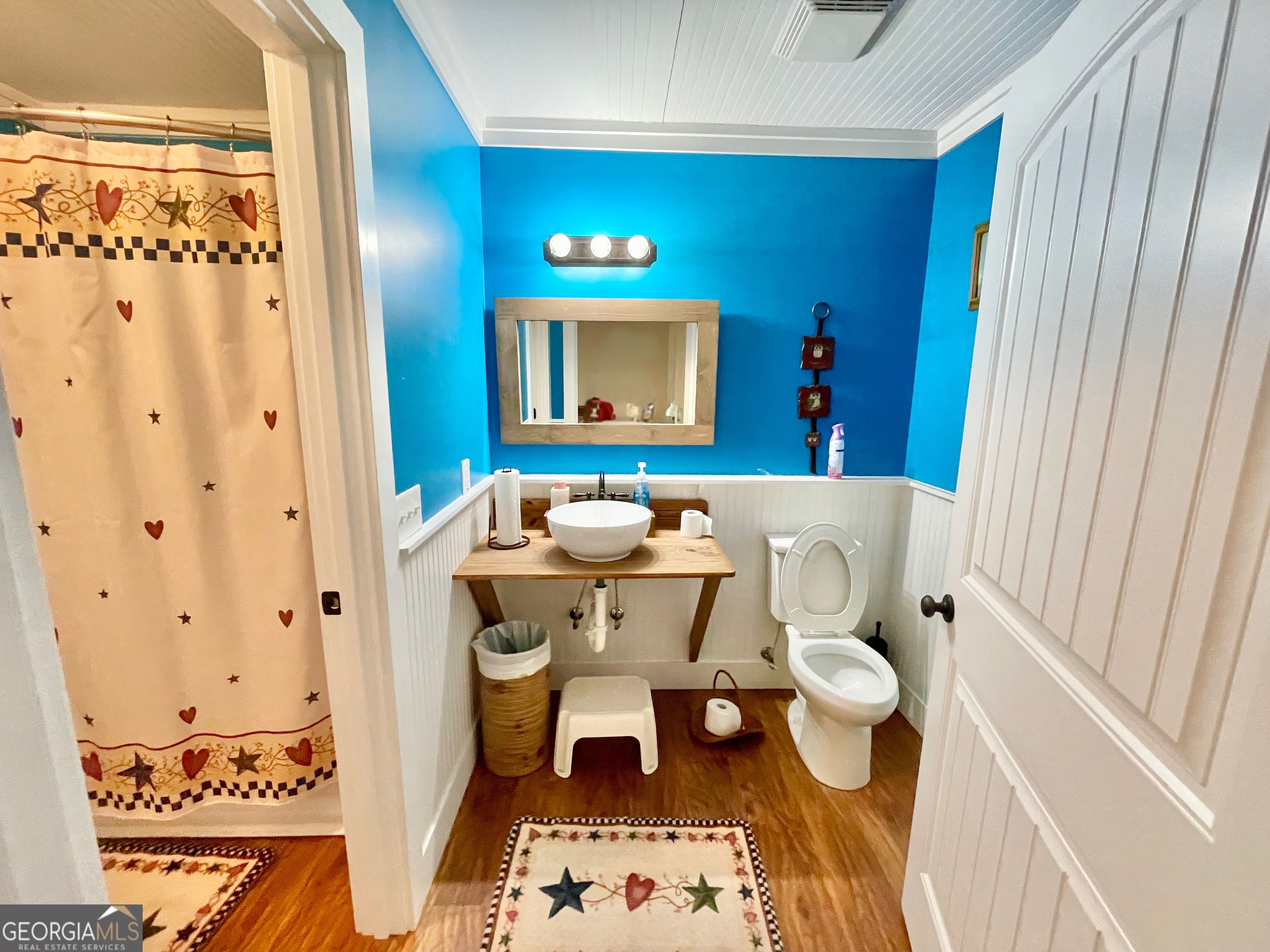 98 Waterfront Way Warner Robins, GA 31093 - Photo 20 of 28 a living room with a couch