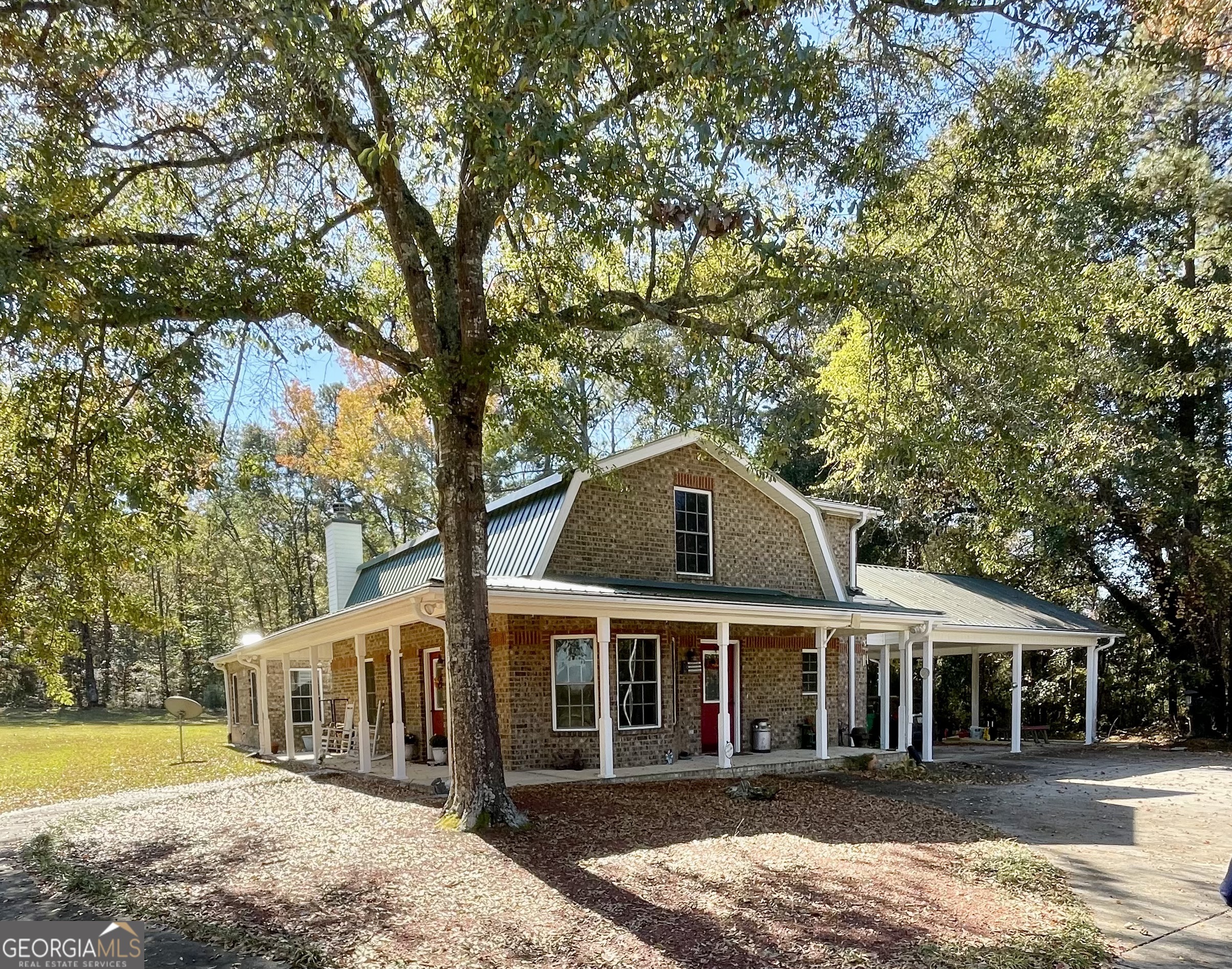 98 Waterfront Way Warner Robins, GA 31093 - Photo 2 of 28 a front view of a house with a yard