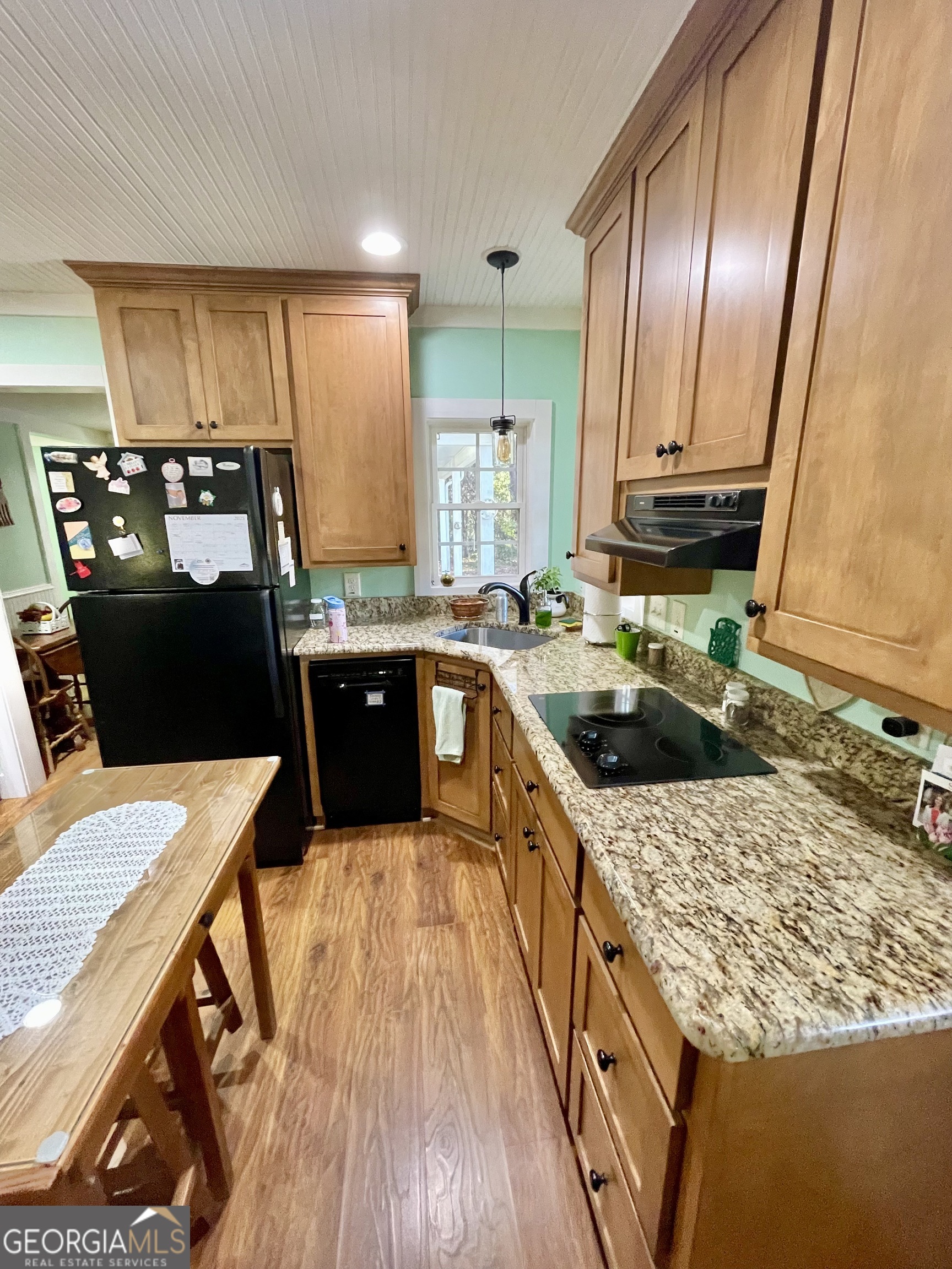 98 Waterfront Way Warner Robins, GA 31093 - Photo 9 of 28 a kitchen with a sink a stove and refrigerator