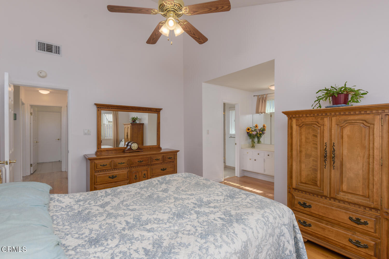 5658 Fearing Street Simi Valley, CA 93063 - Photo 14 of 27 5658 Fearing St Simi Valley CA-large-016