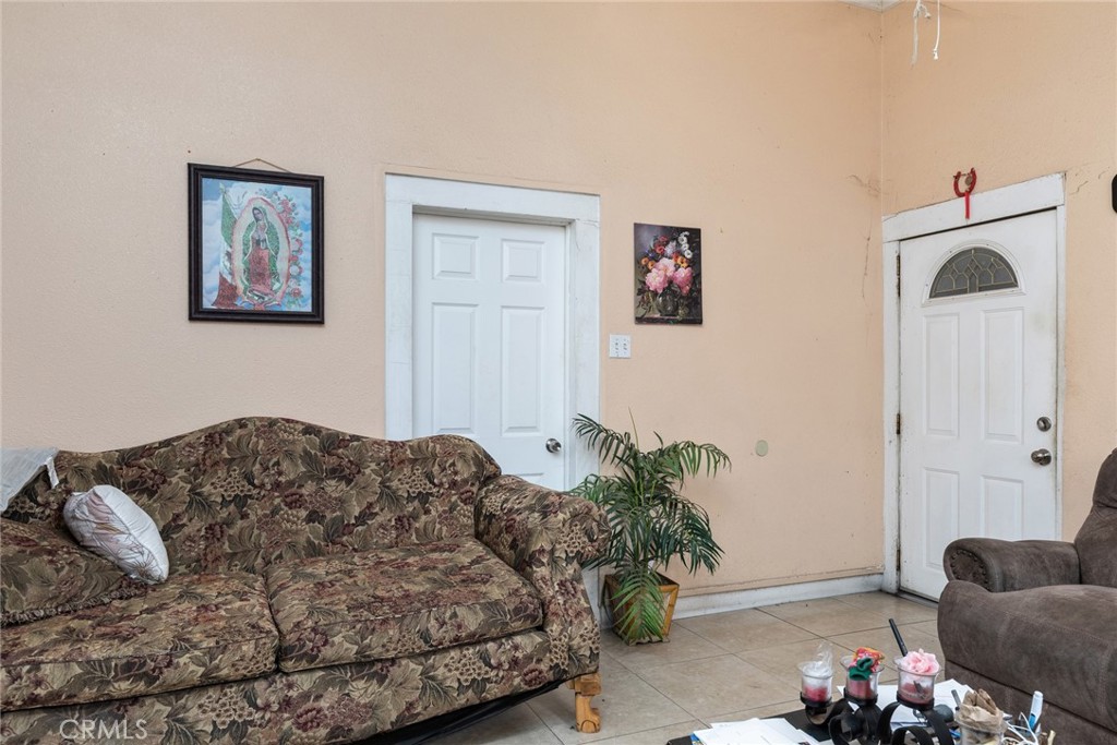 1031 K Street Reedley, CA 93654 - Photo 3 of 36