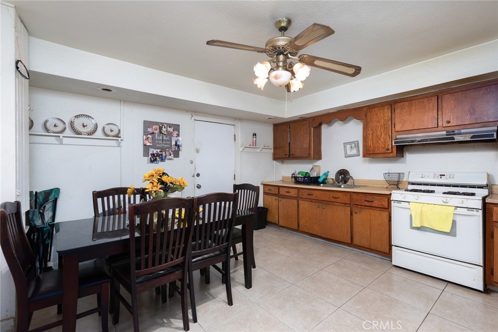 1031 K Street Reedley, CA 93654 - Photo 9 of 36