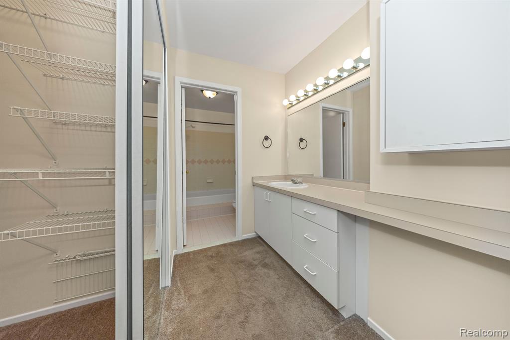 39449 Country Lane Novi, MI 48375 - Photo 19 of 29