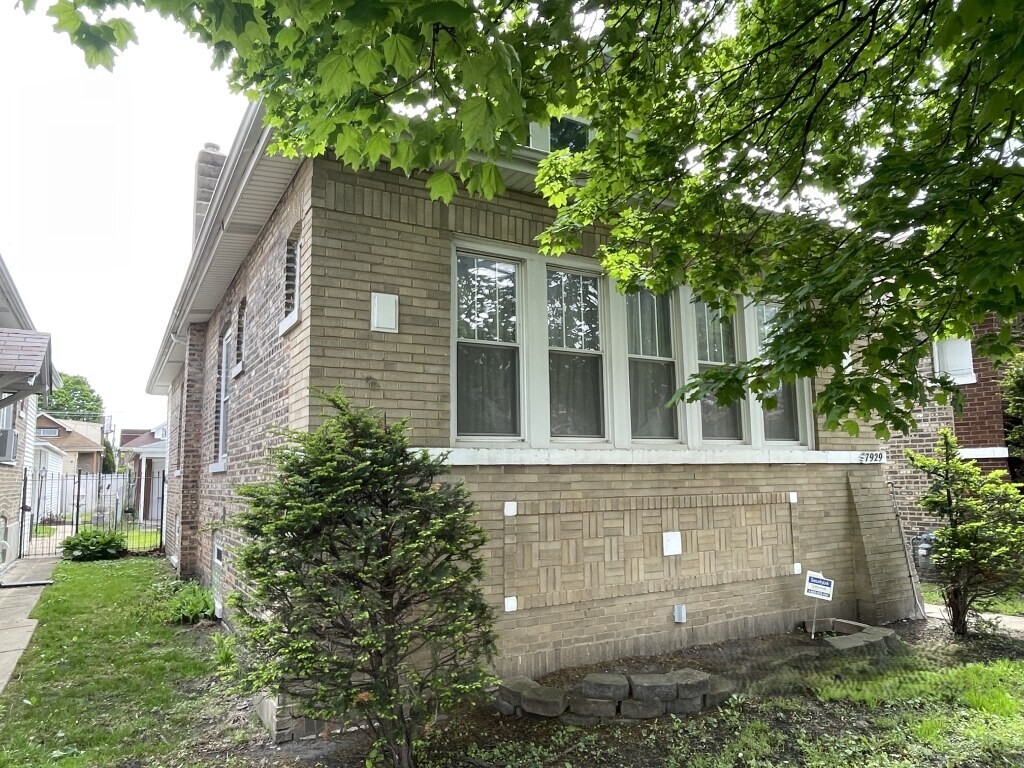 7929 S Lane Chicago, IL 60620 - Photo 5 of 6