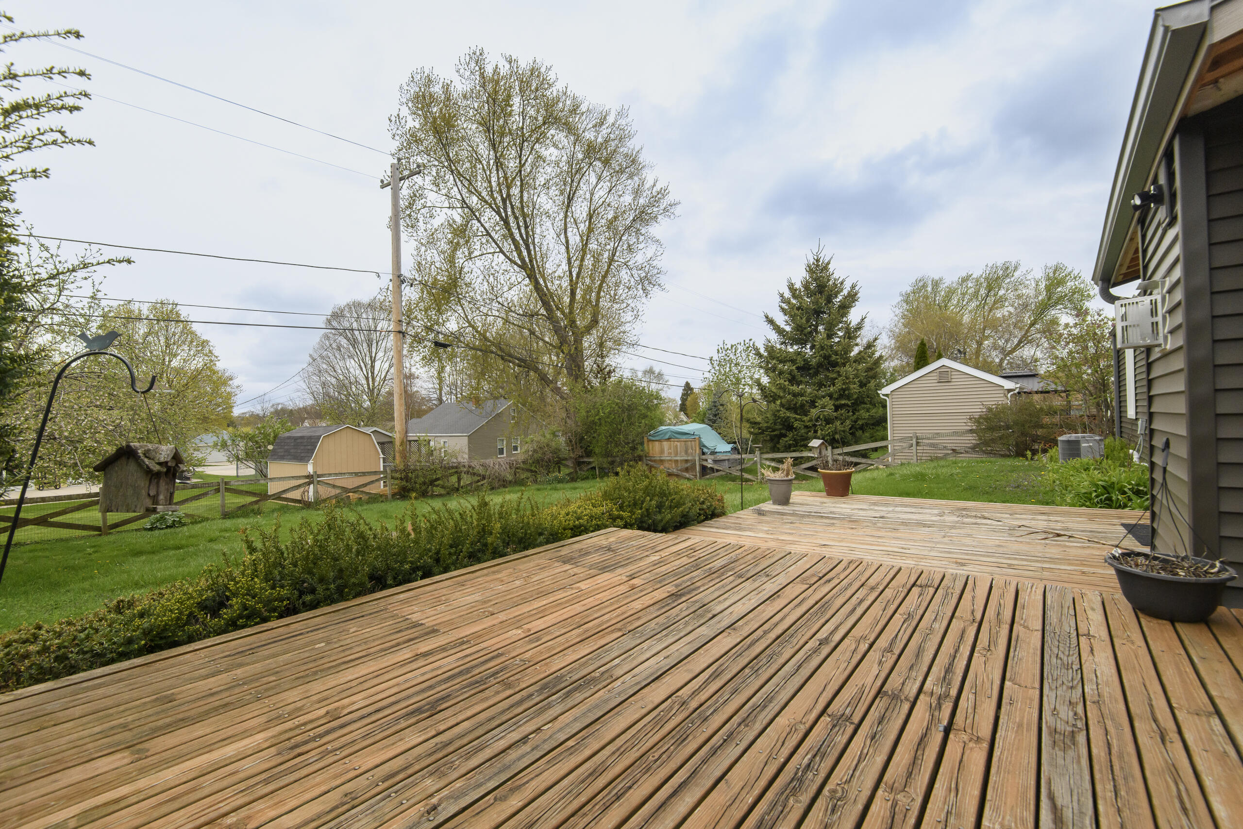W271N2563 Pear Tree Lane Pewaukee, WI 53072 - Photo 19 of 47 Deck