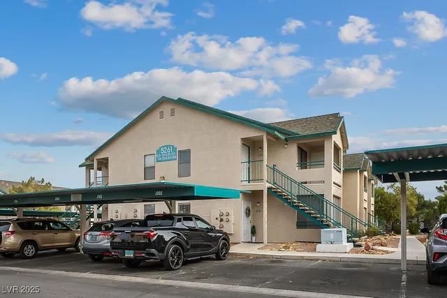 $1,035 | 5261 South Lindell Road, Unit 105, Las Vegas, NV 89118