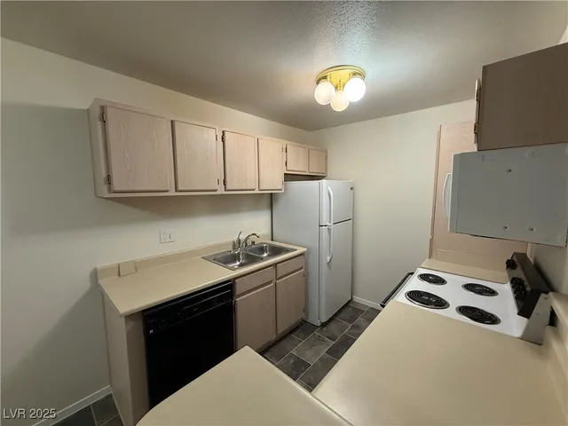 $1,025 | 5261 South Lindell Road, Unit 105, Las Vegas, NV 89118