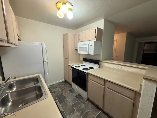 $1,025 | 5261 South Lindell Road, Unit 105, Las Vegas, NV 89118