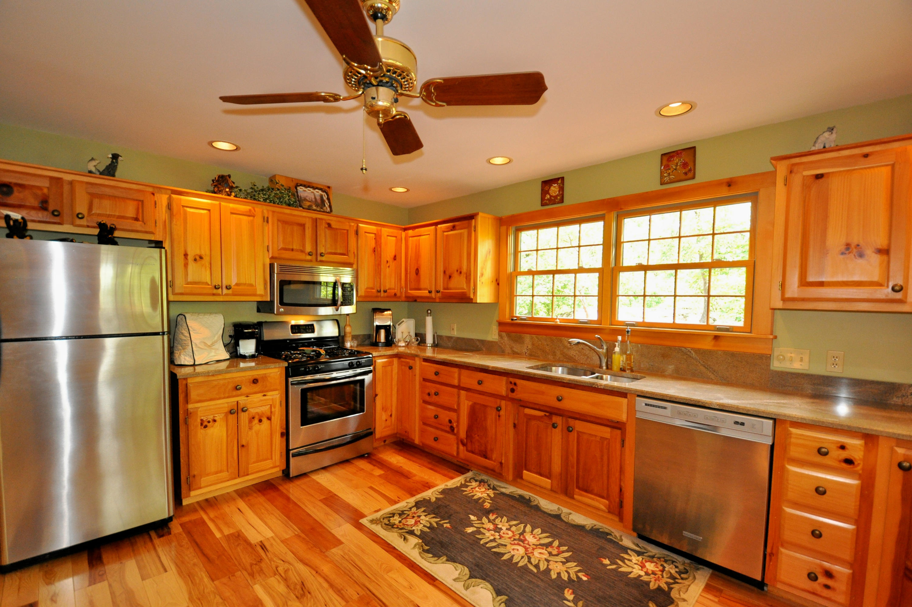 811 Laurel Road Townsend, TN 37882 - Photo 13 of 38 Huge Kitchen With Custom Cabinets