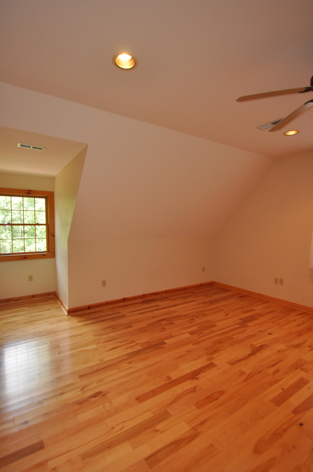 811 Laurel Road Townsend, TN 37882 - Photo 23 of 38 Upper Level Bedroom Suite