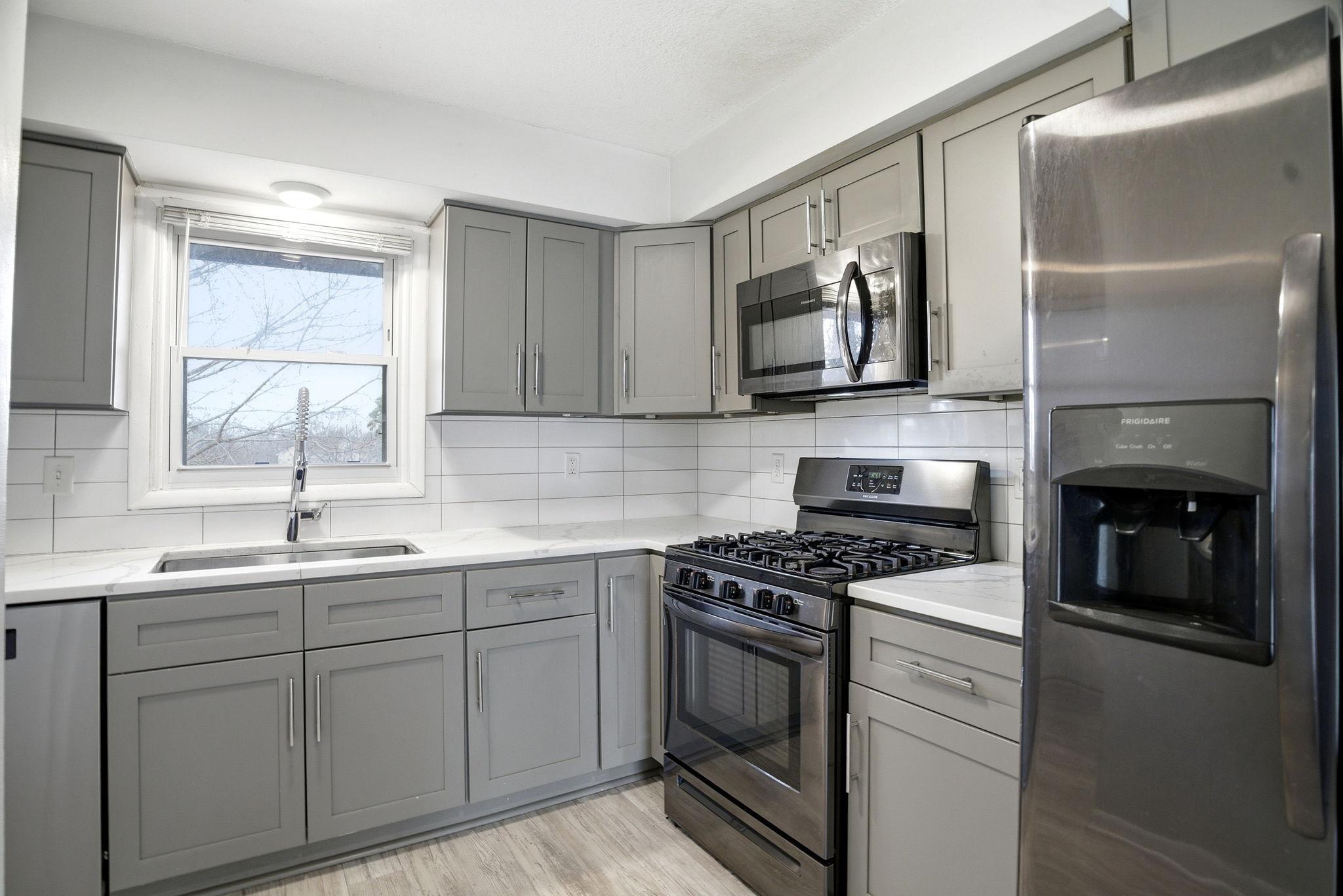 4628 Johnson Street Northeast Columbia Heights, MN 55421 - Photo 8 of 52