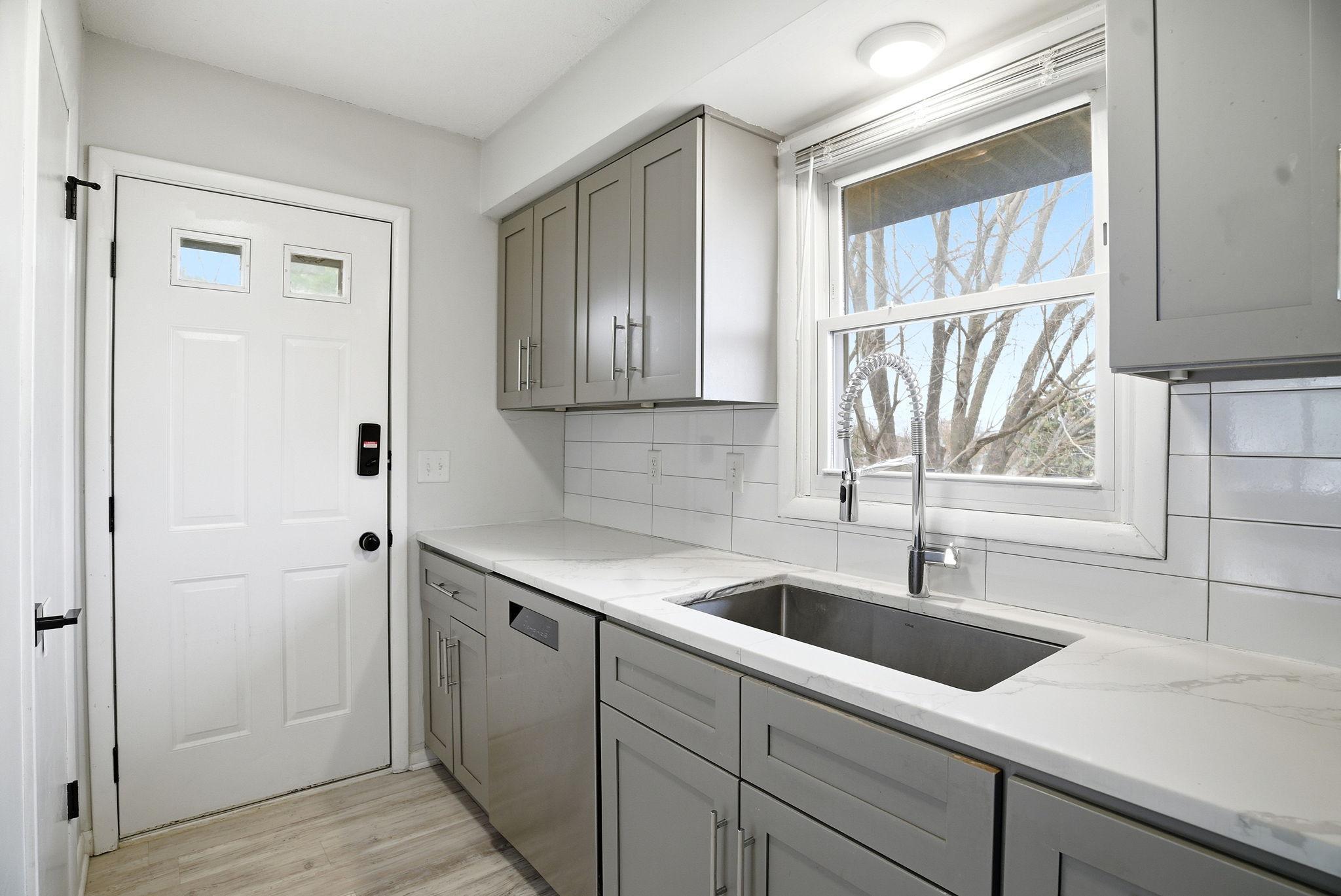 4628 Johnson Street Northeast Columbia Heights, MN 55421 - Photo 10 of 52