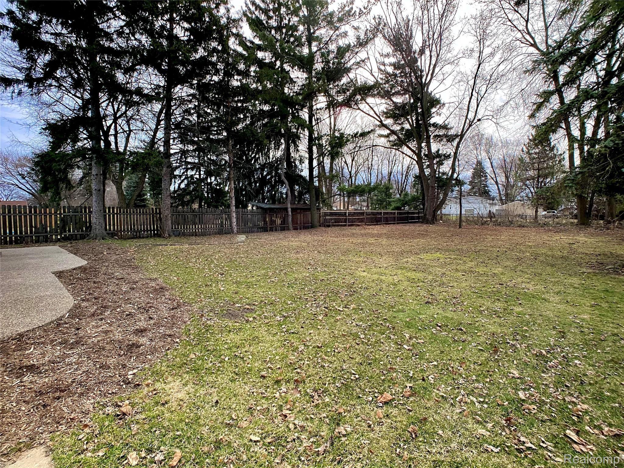 5372 Martin Road Warren, MI 48092 - Photo 30 of 36 43DC1D4C-C585-4995-8E65-C376FD168A9E.jpeg