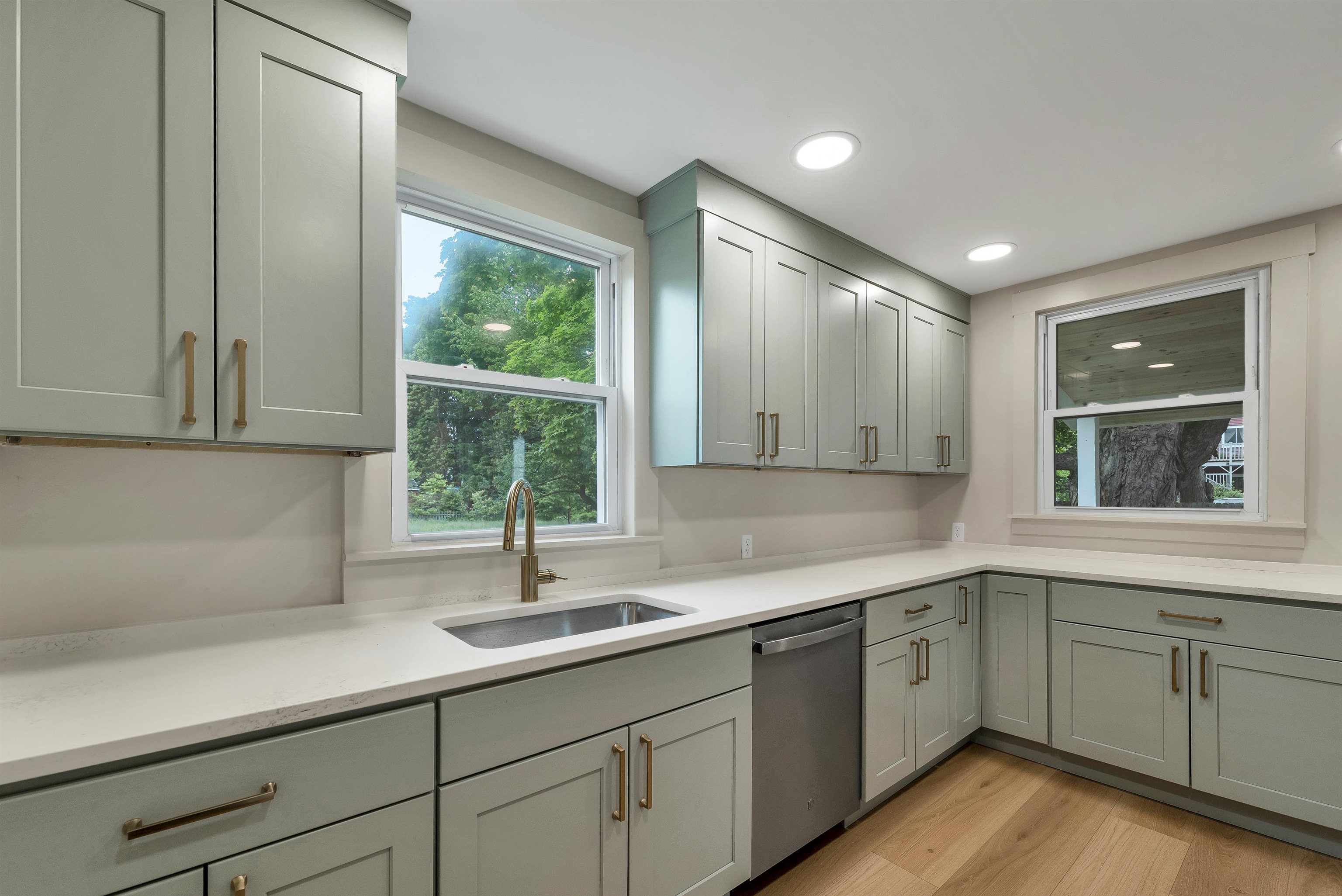 33 Spruce Street Concord, NH 03301 - Photo 2 of 58