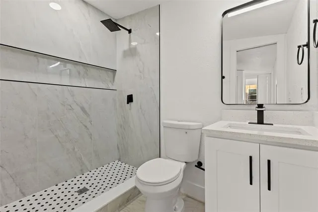 $2,000 | 2008 Oakwood Avenue, Tampa, FL 33605