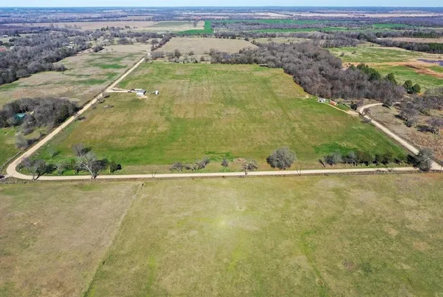 $85,800 | 7 County Road, Telephone, TX 75488