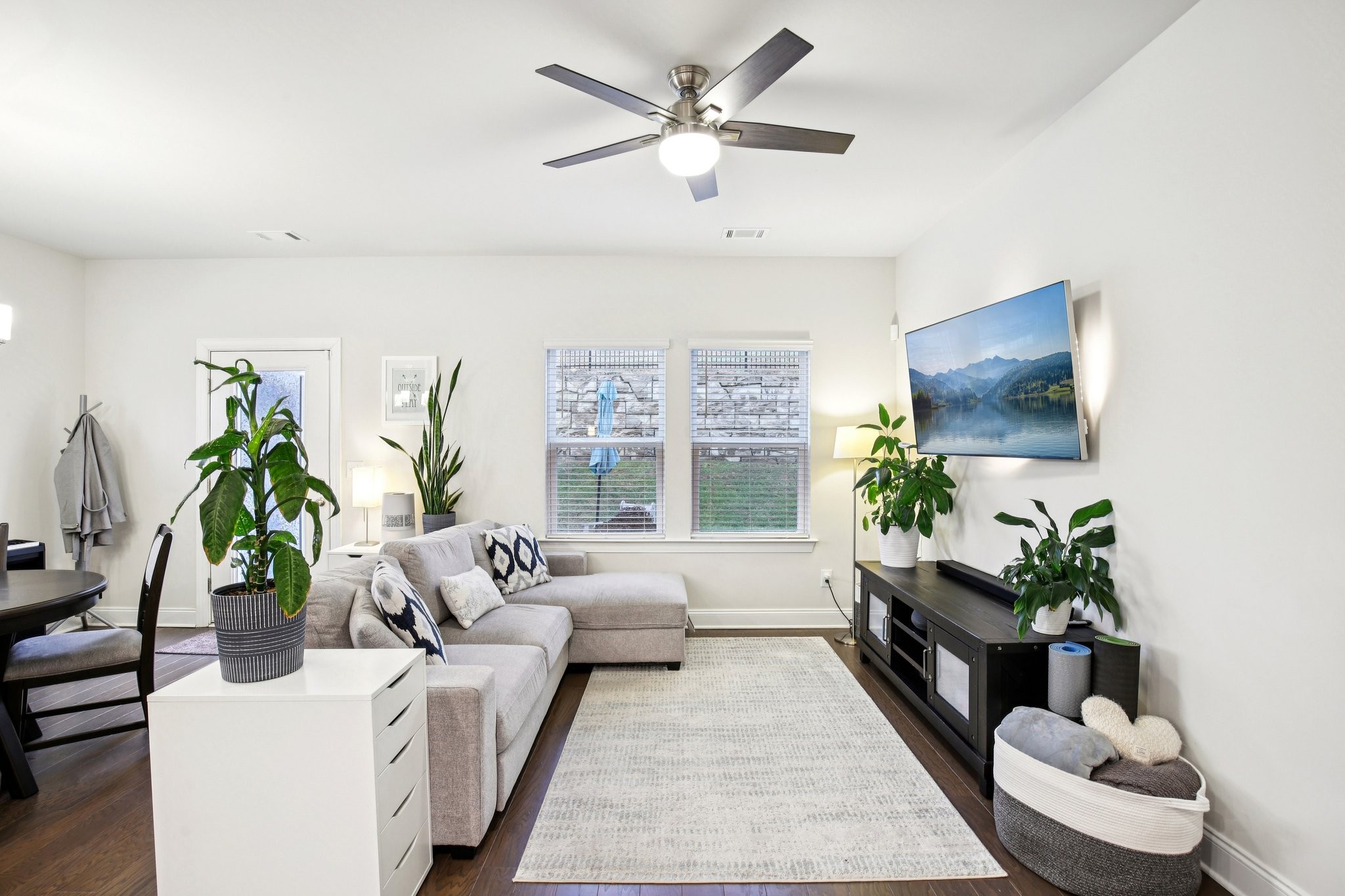 4657 Ridge Bend Drive Nashville, TN 37207 - Photo 4 of 21 a living room with furniture and a potted plant