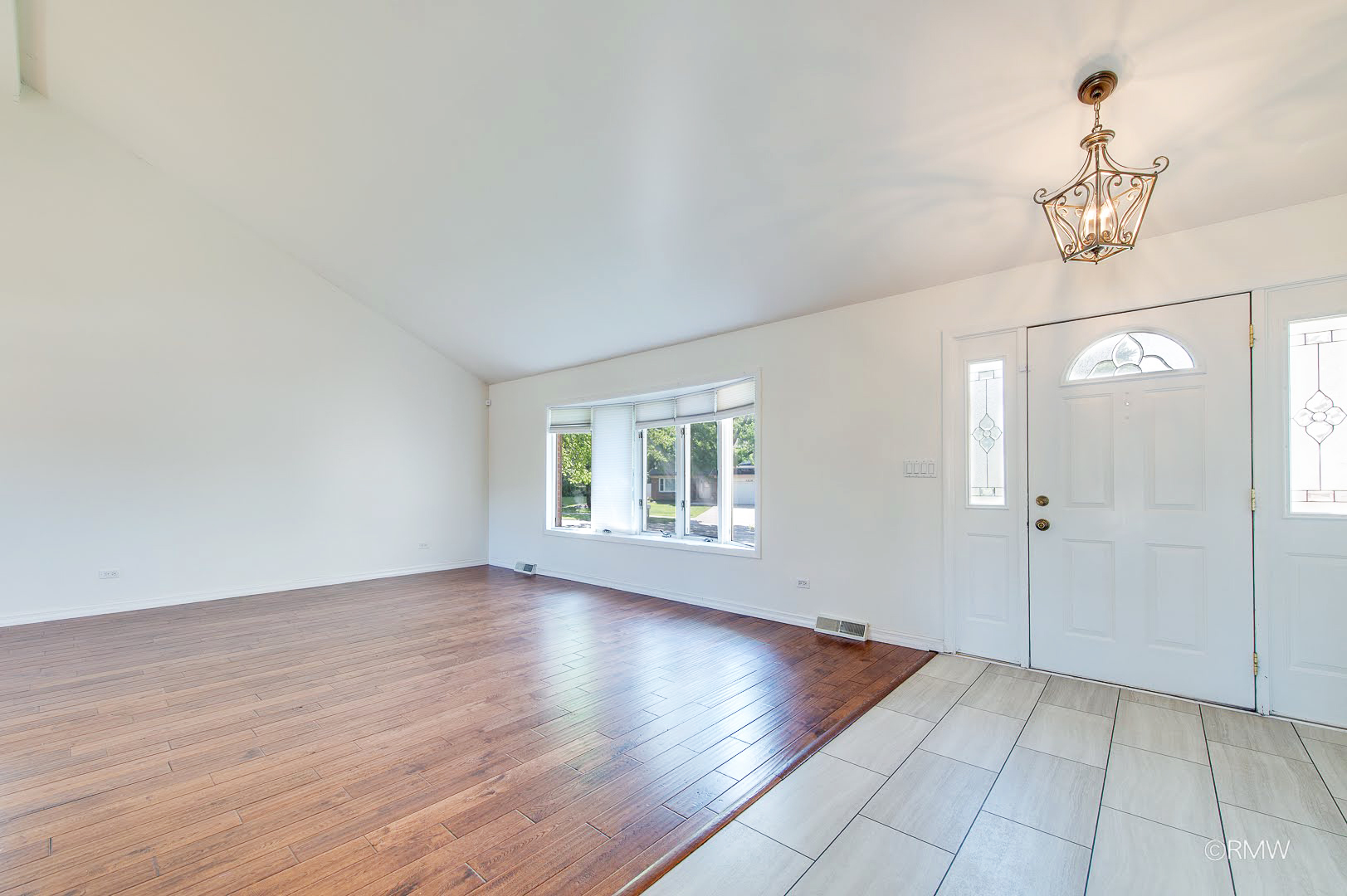 1233 Hickory Trail Addison, IL 60101 - Photo 8 of 36