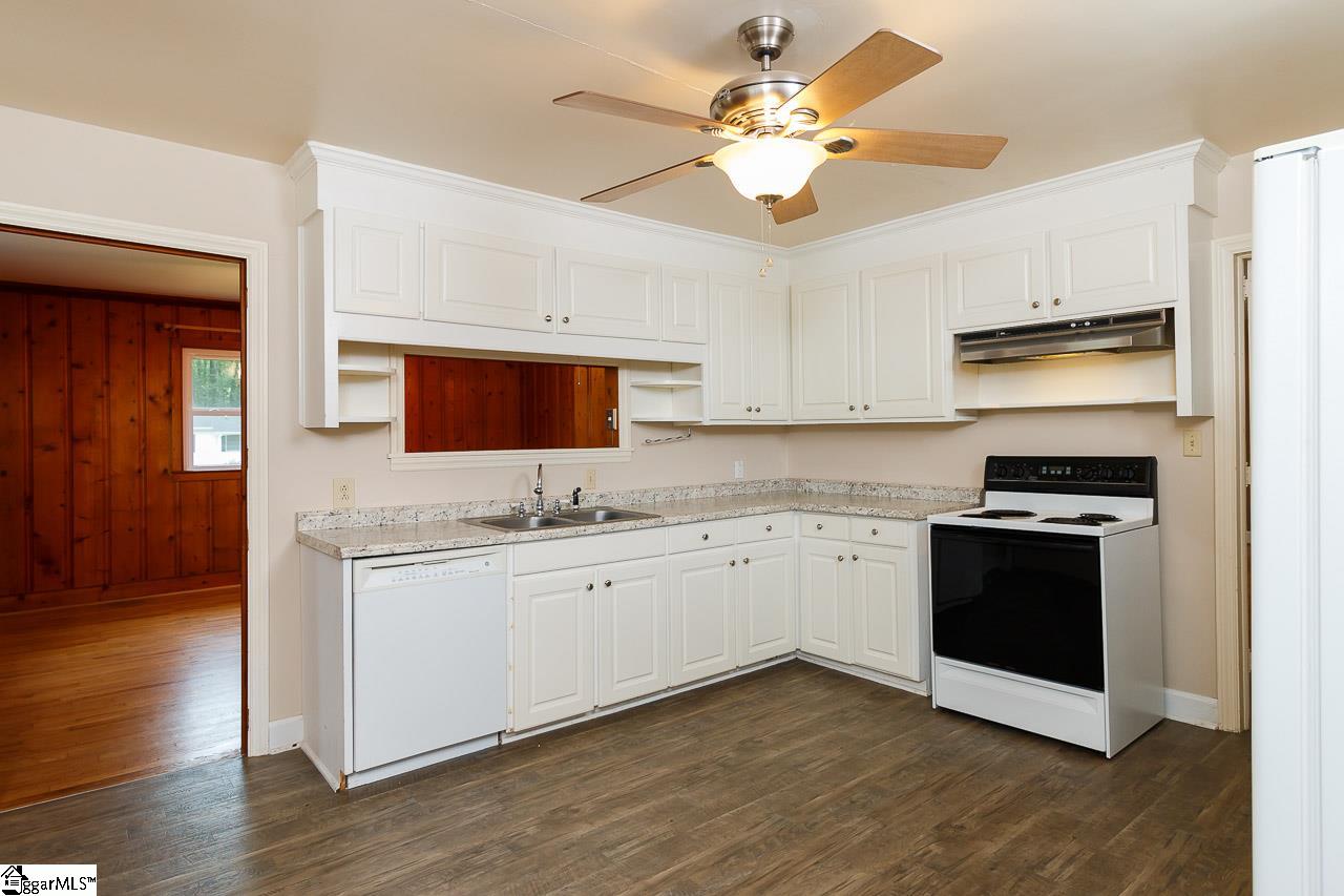 403 Pine Street Clinton, SC 29325 - Photo 3 of 15 Gallery Image 3
