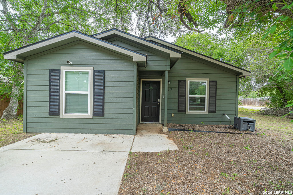 229 Virginia Street Pleasanton, TX 78064 - Photo 3 of 31