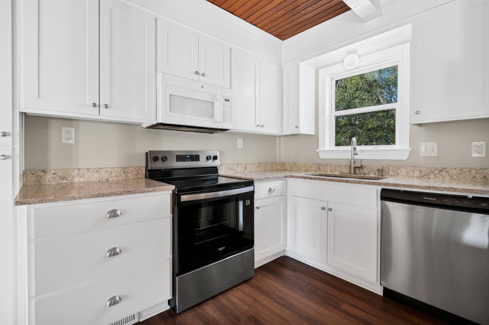 3313 Myrtle Street Edisto Island, SC 29438 - Photo 7 of 36 3313 Myrtle