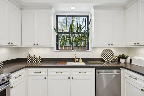 $998,000 | 4964 Post Oak Timber Drive, Houston, TX 77056