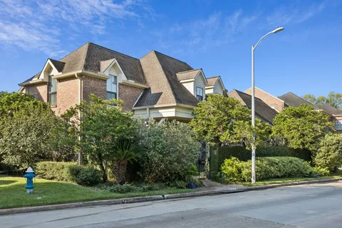 a view of a house with a yard and plants
