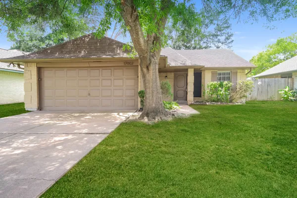 $1,625 | 17002 Enchanted Circle East, Sugar Land, TX 77498