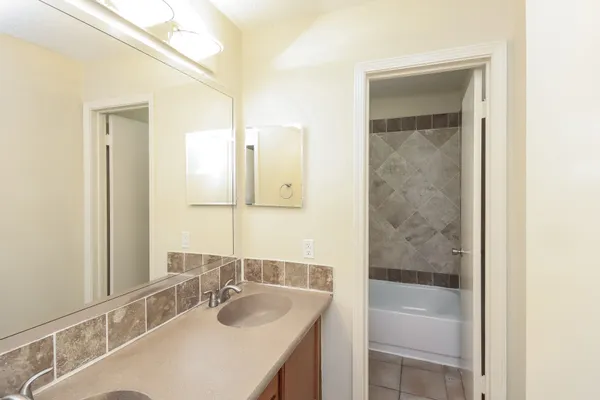 $1,625 | 17002 Enchanted Circle East, Sugar Land, TX 77498