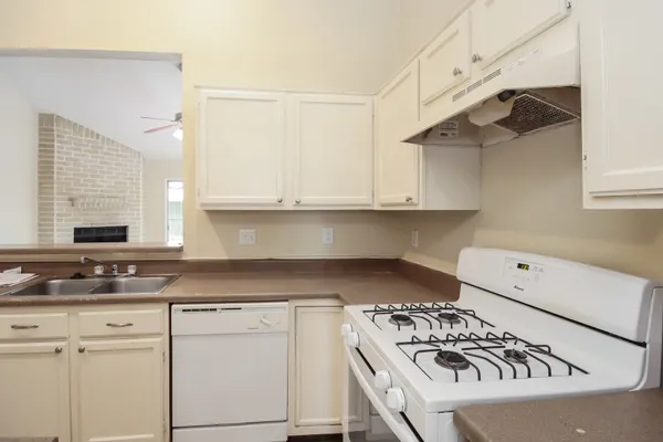 $1,625 | 17002 Enchanted Circle East, Sugar Land, TX 77498