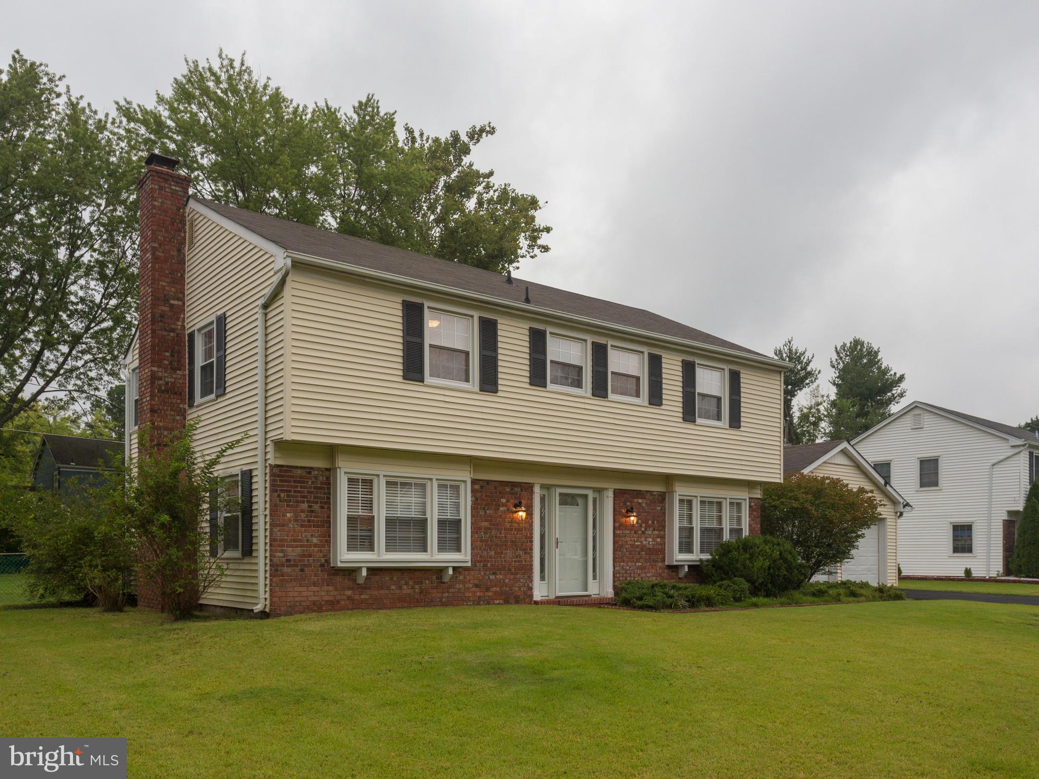 13132 Moss Ranch Lane Fairfax, VA 22033 - Photo 2 of 30 a front view of a house with a garden