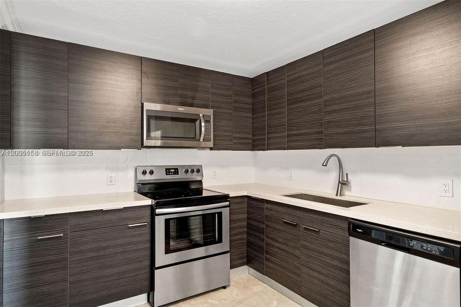 390 Racquet Club Road, Unit 202 Weston, FL 33326 - Photo 2 of 12