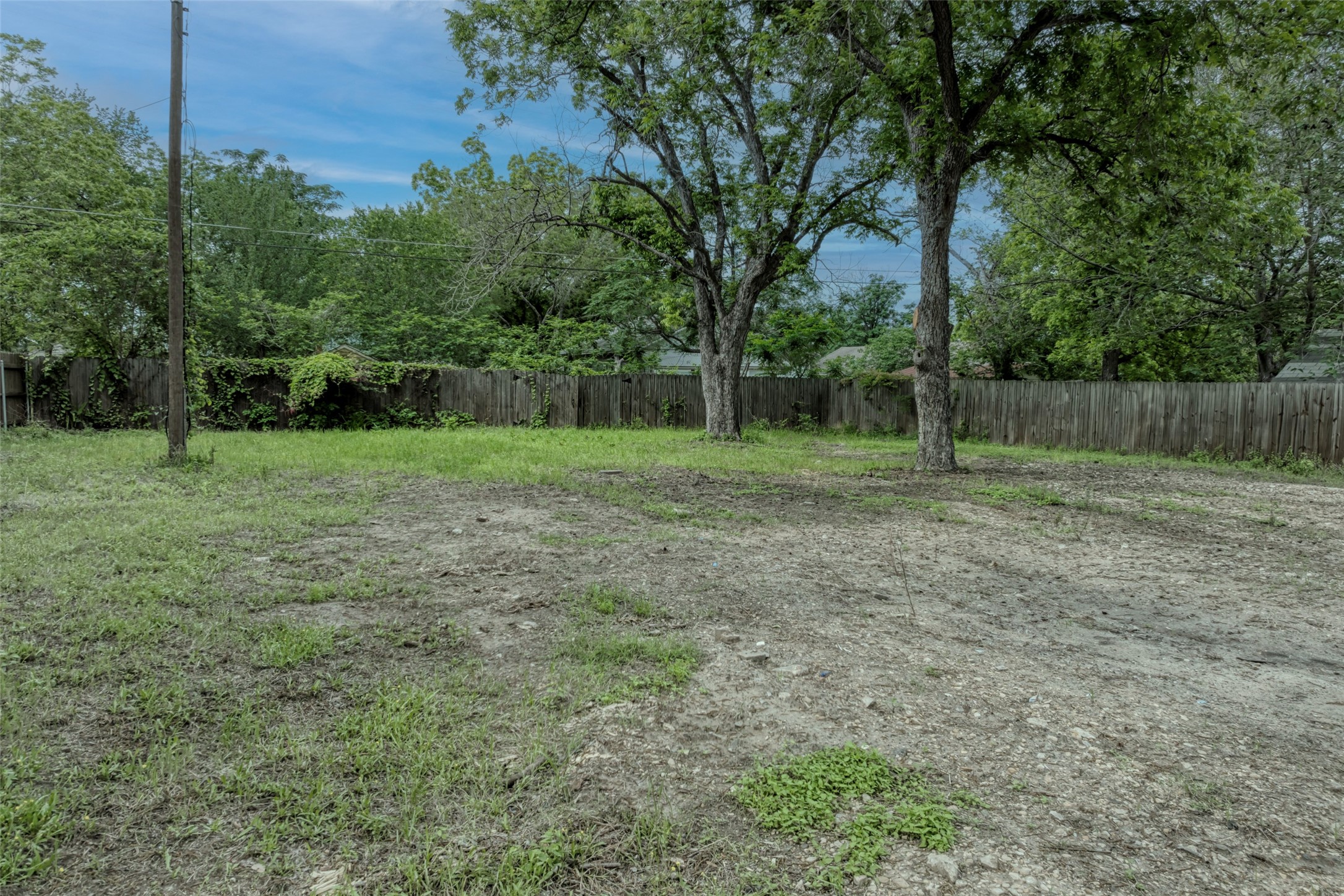 809 East Fannin Street Luling, TX 78648 - Photo 2 of 16 a view of outdoor space with trees all around