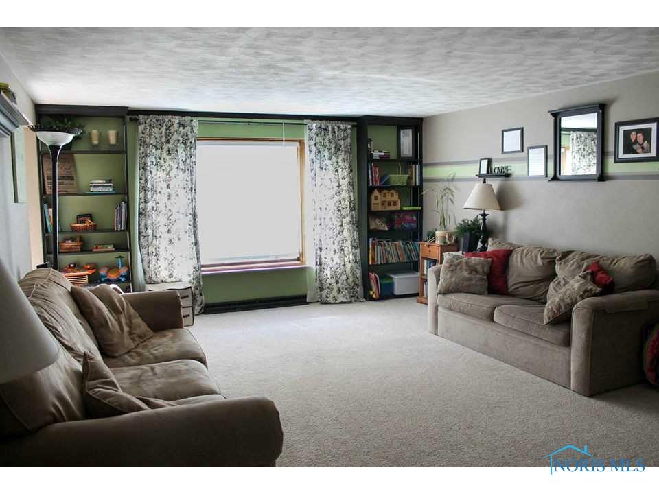 2221 Riviera Road Defiance, OH 43512 - Photo 10 of 20 Living Room.
