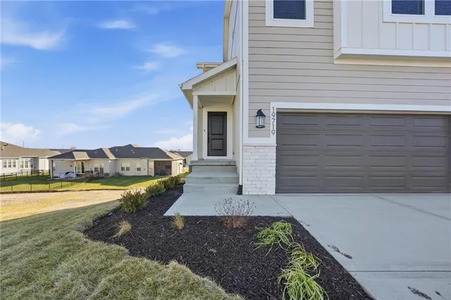 $349,950 | 19719 West 195th Street, Spring Hill, KS 66083