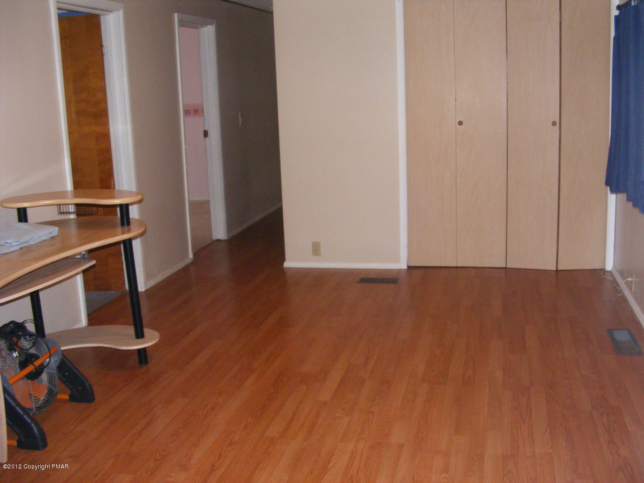 4 Living Room