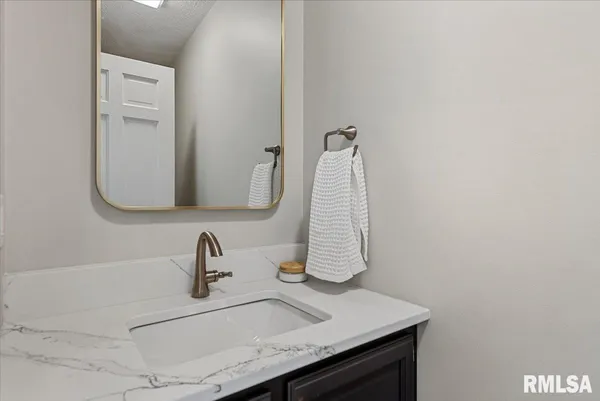 $349,900 | 1808 Strawberry Lane, Springfield, IL 62711